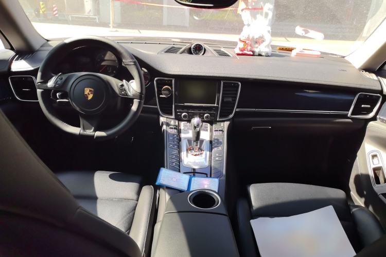 Used Porsche Panamera 2016 Panamera Executive Edition 3.0T Center Console