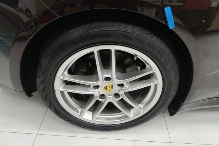 Used Porsche Panamera 2016 Panamera Edition 3.0T Right Rear Wheel Hub