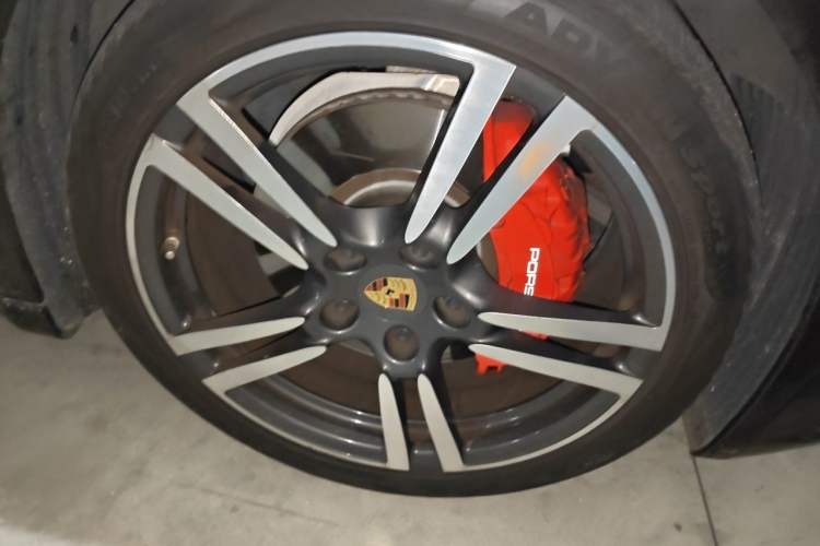 Used Porsche Panamera 2016 Panamera Executive Edition 3.0T Right Front Wheel Hub