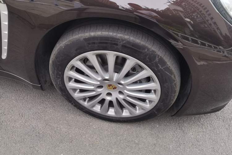 Used Porsche Panamera 2016 Panamera 4 Edition 3.0T Right Front Wheel Hub