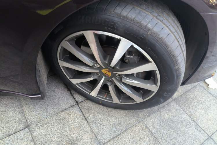 Used Porsche Panamera 2016 Panamera Edition 3.0T Right Front Wheel Hub