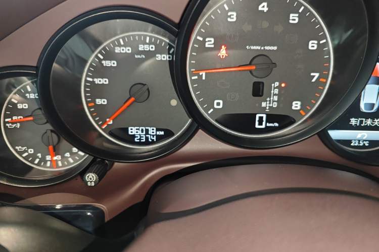 Used Porsche Panamera 2016 Panamera 4 Edition 3.0T Odometer Close Up