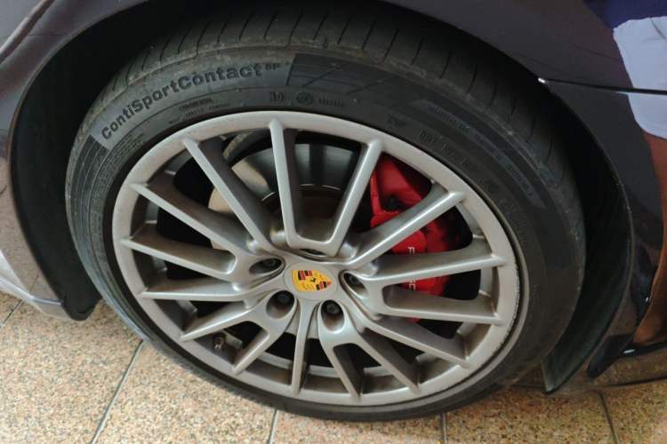 Used Porsche Panamera 2016 Panamera Edition 3.0T Right Front Wheel Hub