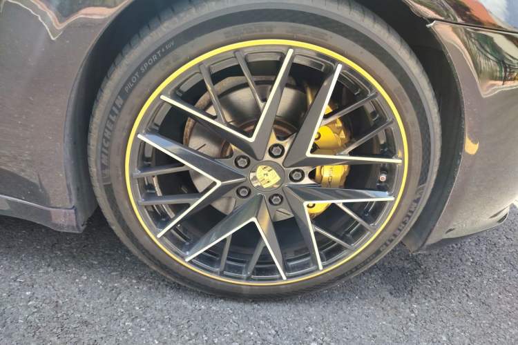 Used Porsche Panamera 2016 Panamera Edition 3.0T Right Front Wheel Hub