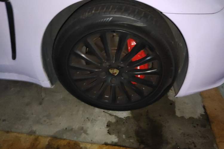 Used Porsche Panamera 2016 Panamera Edition 3.0T Right Front Wheel Hub