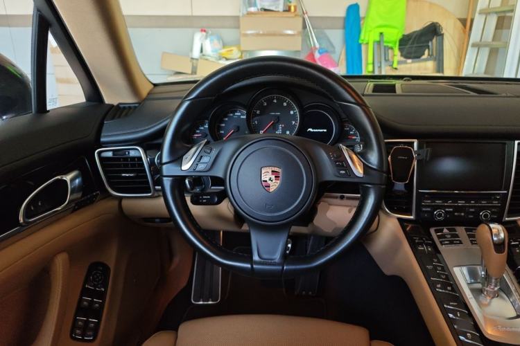 Used Porsche Panamera 2016 Panamera Edition 3.0T Steering Wheel