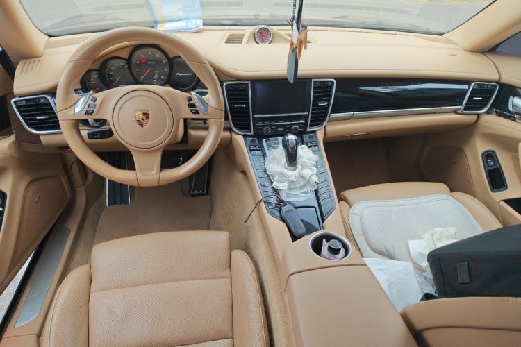 Used Porsche Panamera 2016 Panamera 4 Executive Edition 3.0T Center Console