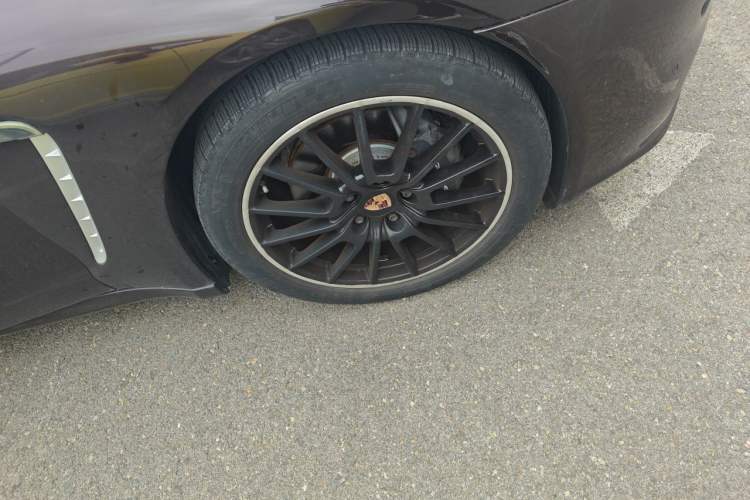 Used Porsche Panamera 2016 Panamera 4 Executive Edition 3.0T Right Front Wheel Hub