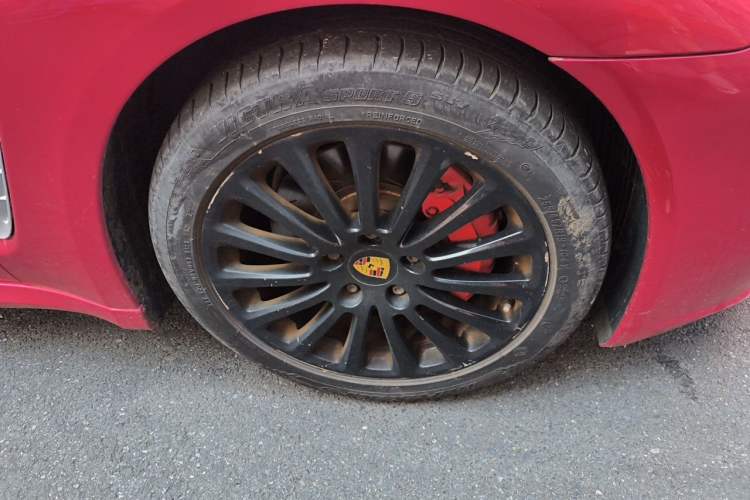 Used Porsche Panamera 2016 Panamera 4 Executive Edition 3.0T Right Front Wheel Hub