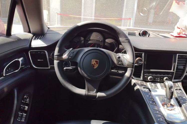 Used Porsche Panamera 2016 Panamera Executive Edition 3.0T Steering Wheel