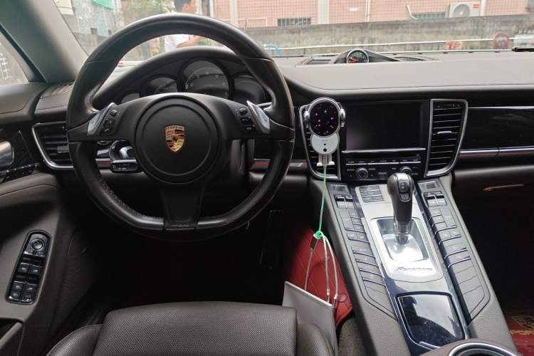 Used Porsche Panamera 2016 Panamera Edition 3.0T Center Console