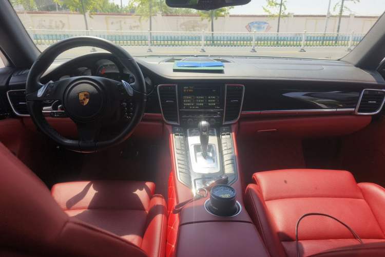 Used Porsche Panamera 2016 Panamera 4 Executive Edition 3.0T Center Console