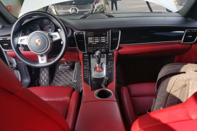 Used Porsche Panamera  Center Console