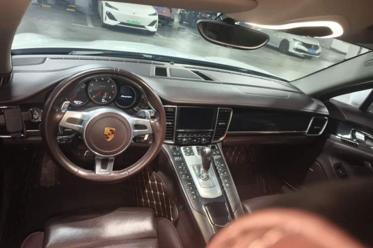 Used Porsche Panamera 2016 Panamera Executive Edition 3.0T Center Console