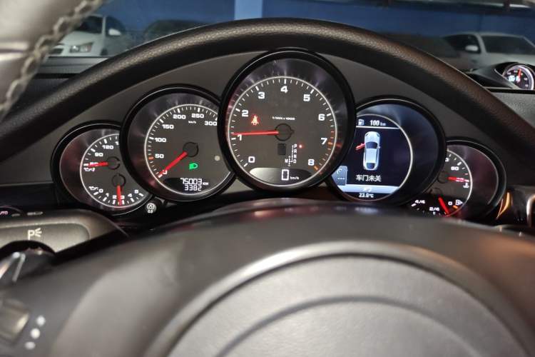 Used Porsche Panamera 2016 Panamera 4 Edition 3.0T Odometer Close Up