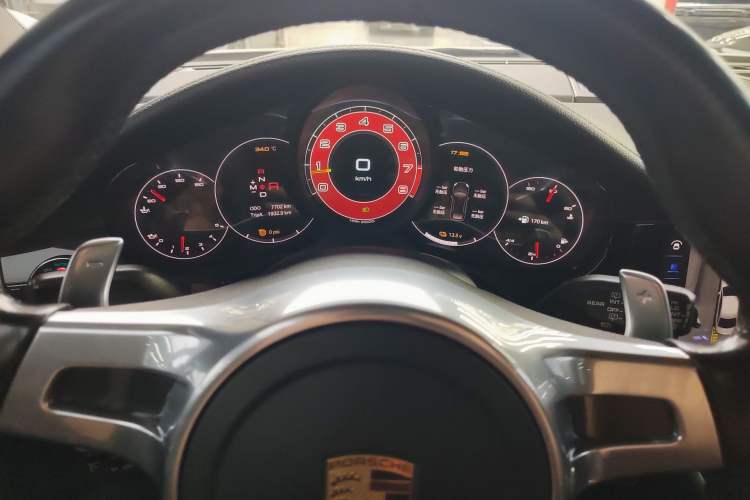 Used Porsche Panamera 2016 Panamera Edition 3.0T Odometer Close Up