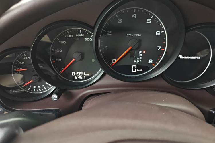 Used Porsche Panamera 2016 Panamera Edition 3.0T Odometer Close Up
