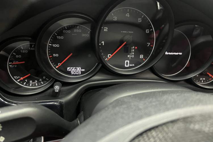 Used Porsche Panamera 2016 Panamera Edition 3.0T Odometer Close Up