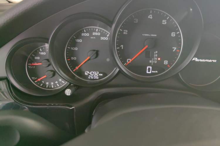 Used Porsche Panamera 2016 Panamera Edition 3.0T Odometer Close Up