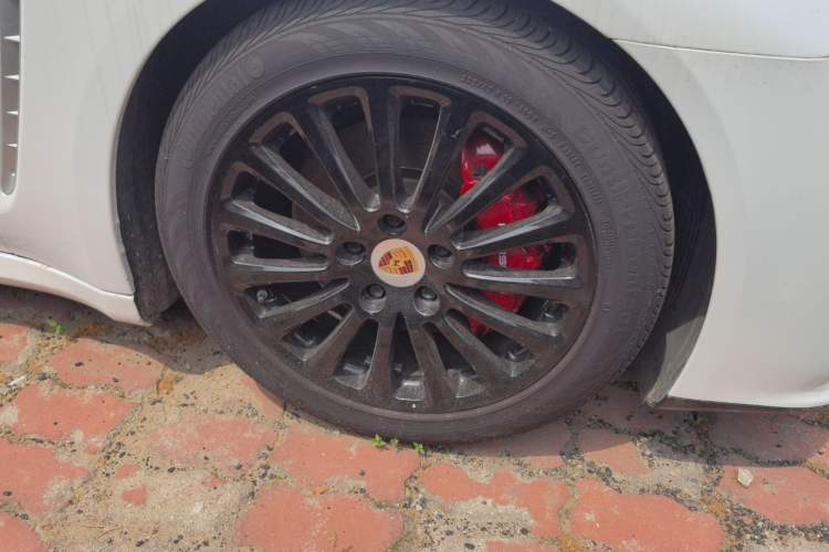 Used Porsche Panamera 2016 Panamera Executive Edition 3.0T Right Front Wheel Hub