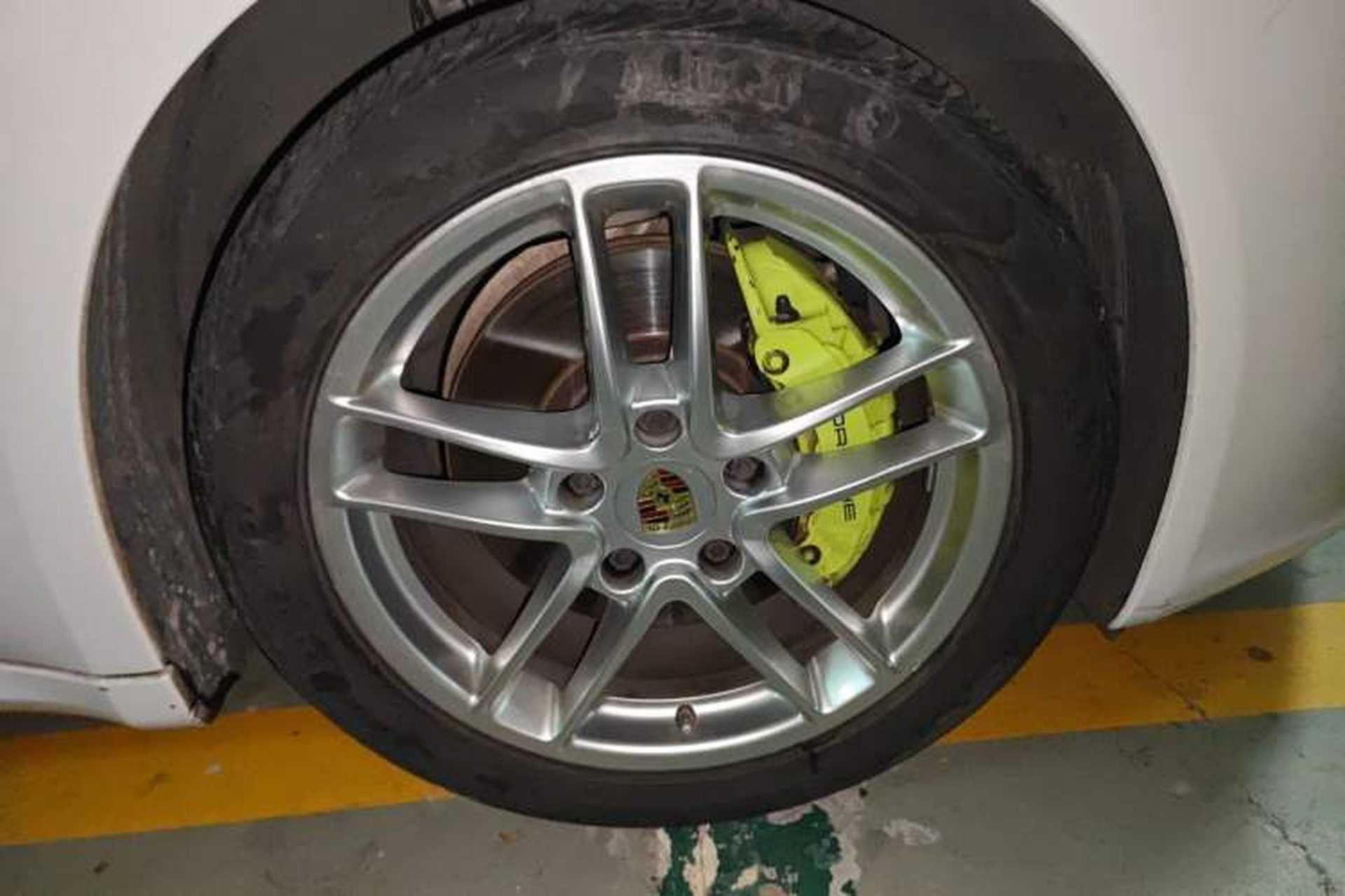 Used Porsche Panamera 2016 Panamera Edition 3.0T Right Front Wheel Hub