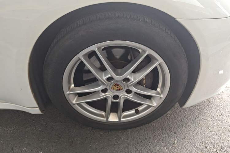 Used Porsche Panamera 2016 Panamera Edition 3.0T Right Front Wheel Hub