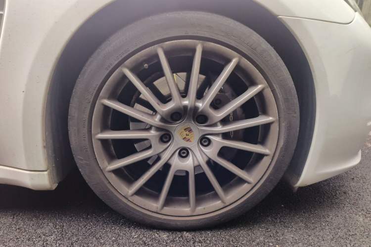 Used Porsche Panamera 2016 Panamera Executive Edition 3.0T Right Front Wheel Hub