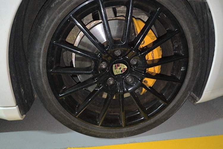 Used Porsche Panamera 2016 Panamera Edition 3.0T Right Front Wheel Hub