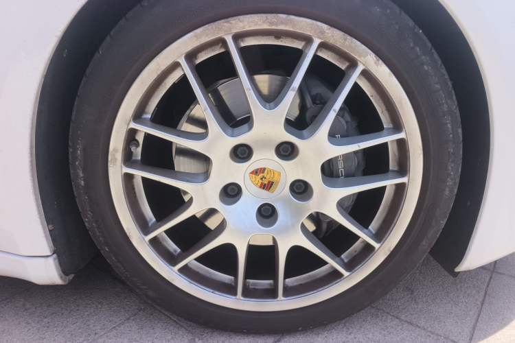Used Porsche Panamera 2016 Panamera 4 Executive Edition 3.0T Right Front Wheel Hub