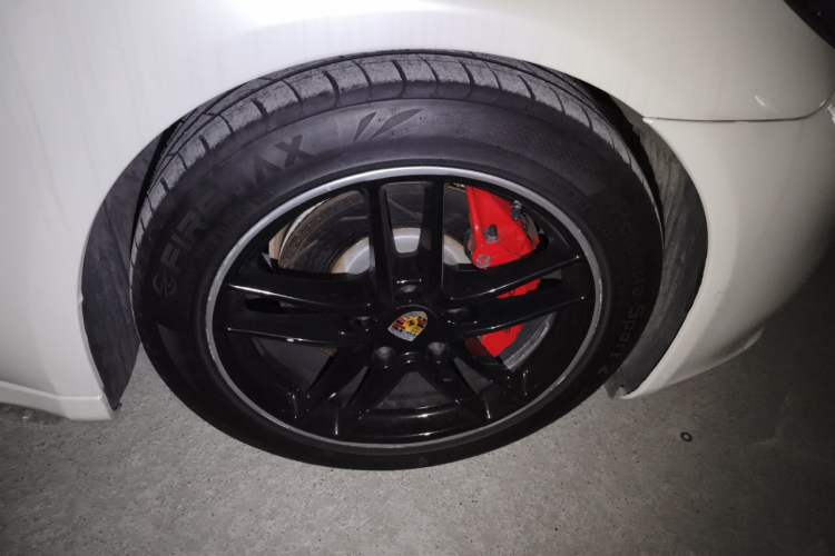 Used Porsche Panamera 2016 Panamera 4 Edition 3.0T Right Front Wheel Hub