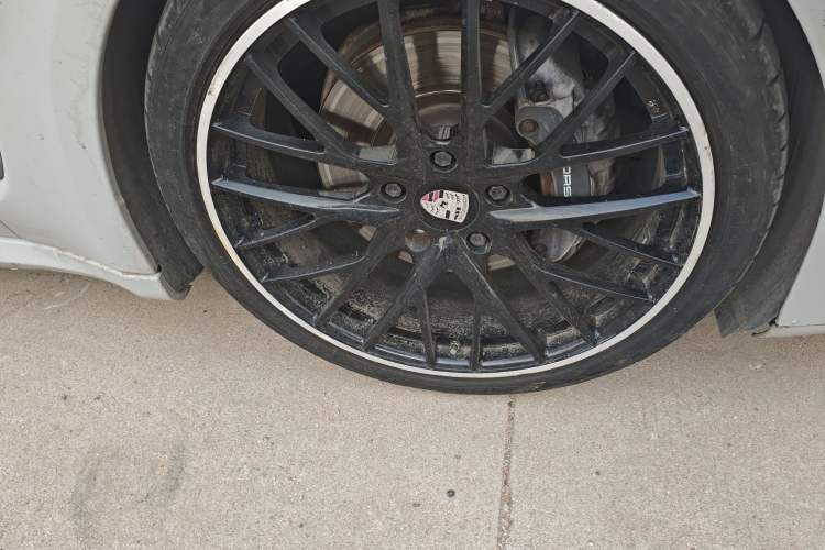 Used Porsche Panamera 2016 Panamera Edition 3.0T Right Front Wheel Hub