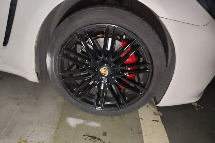 Used Porsche Panamera 2016 Panamera Edition 3.0T Right Front Wheel Hub