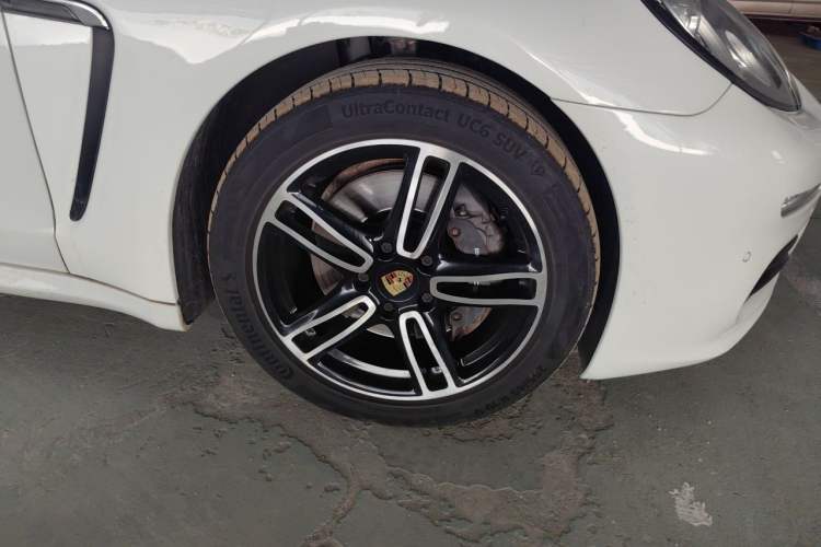 Used Porsche Panamera 2016 Panamera Edition 3.0T Right Front Wheel Hub