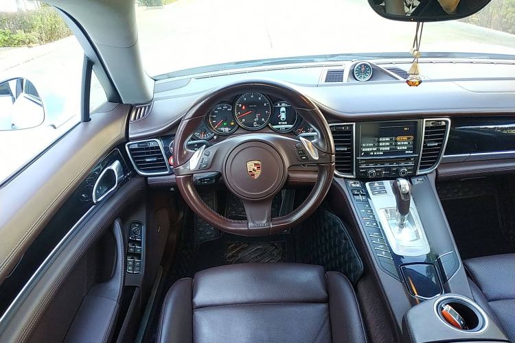 Used Porsche Panamera 2016 Panamera 4 Edition 3.0T Steering Wheel