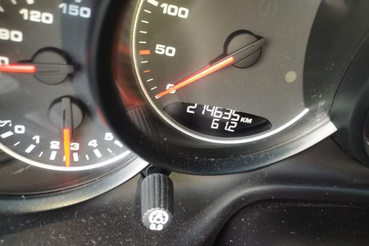 Used Porsche Panamera 2016 Panamera Edition 3.0T Odometer Close Up
