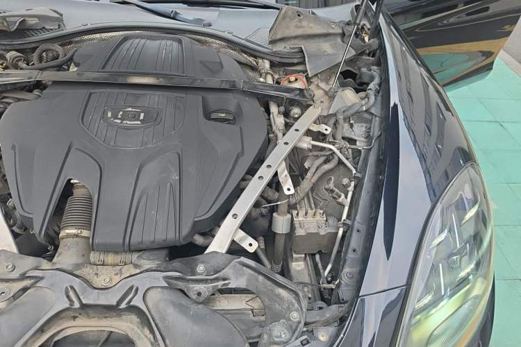 Used Porsche Panamera 2017 Panamera 3.0T Engine Bay Left