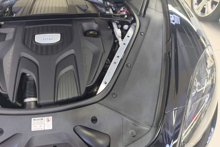 Used Porsche Panamera 2017 Panamera 3.0T Engine Bay Left