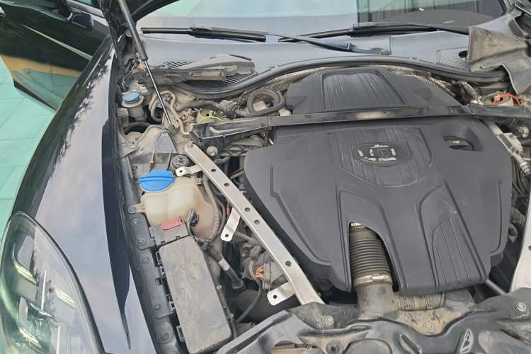 Used Porsche Panamera 2017 Panamera 3.0T Engine Bay Right