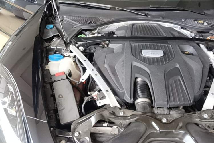 Used Porsche Panamera 2017 Panamera 3.0T Engine Bay Right