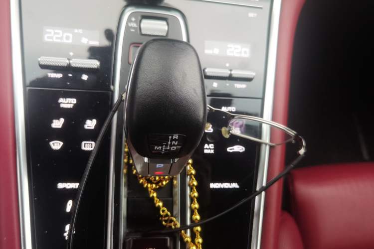 Used Porsche Panamera 2017 Panamera Executive Long Wheelbase 3.0T Gear Lever