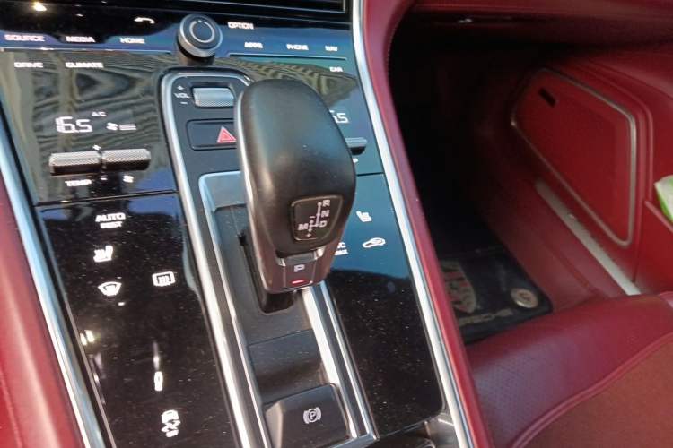 Used Porsche Panamera 2017 Panamera 4 Executive Long Wheelbase 3.0T Gear Lever