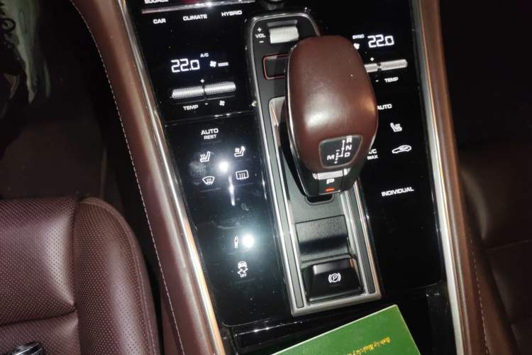 Used Porsche Panamera 2017 Panamera 4 E-Hybrid Executive Long Wheelbase 2.9T Gear Lever
