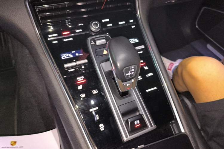 Used Porsche Panamera 2017 Panamera Executive Long Wheelbase 3.0T Gear Lever