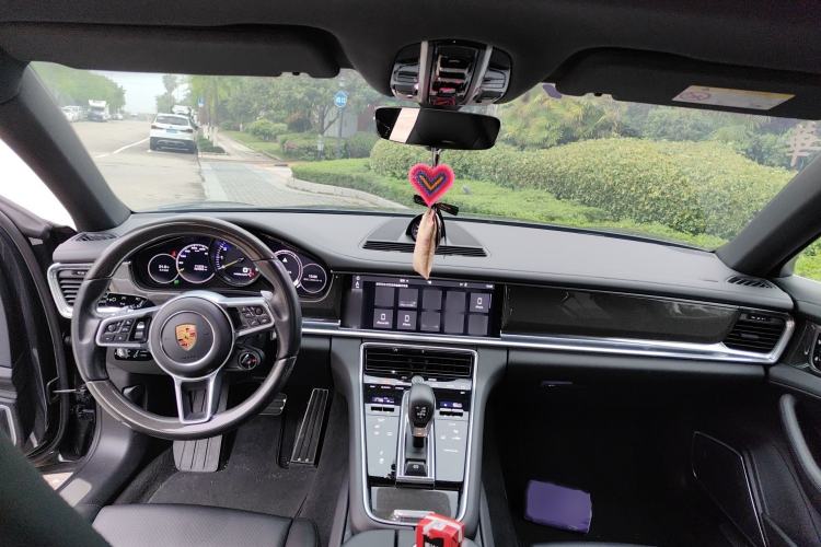 Used Porsche Panamera 2017 Panamera 4 E-Hybrid Executive Long Wheelbase 2.9T Interior 2