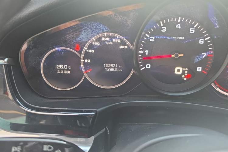 Used Porsche Panamera 2017 Panamera 3.0T Odometer Close Up
