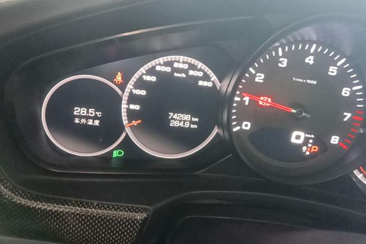 Used Porsche Panamera 2017 Panamera 3.0T Odometer Close Up