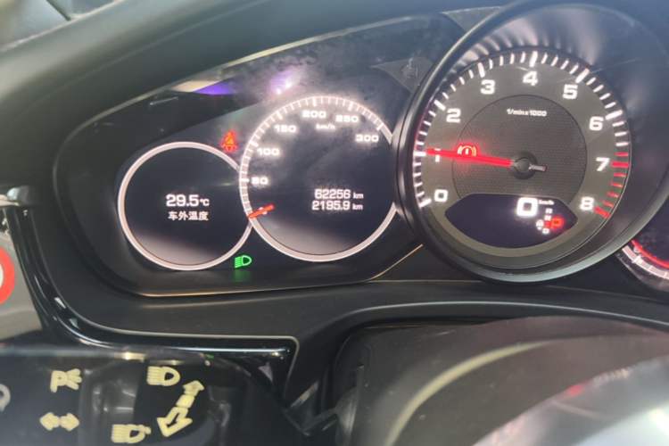 Used Porsche Panamera 2017 Panamera 3.0T Odometer Close Up