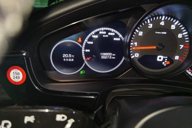 Used Porsche Panamera 2017 Panamera 3.0T Odometer Close Up
