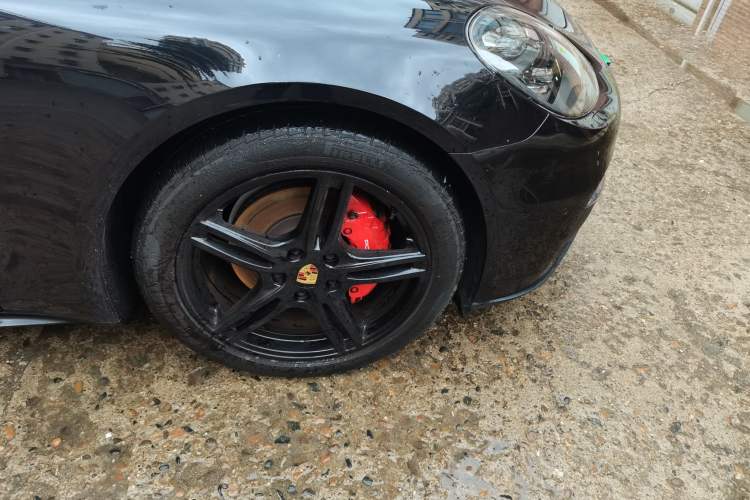 Used Porsche Panamera 2017 Panamera 3.0T Right Front Wheel Hub