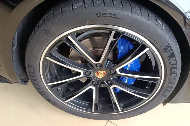 Used Porsche Panamera 2017 Panamera 3.0T Right Front Wheel Hub